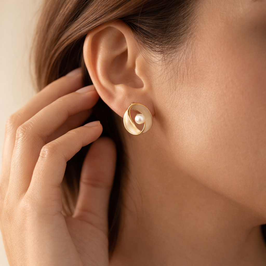 Minimal Pearl Stud