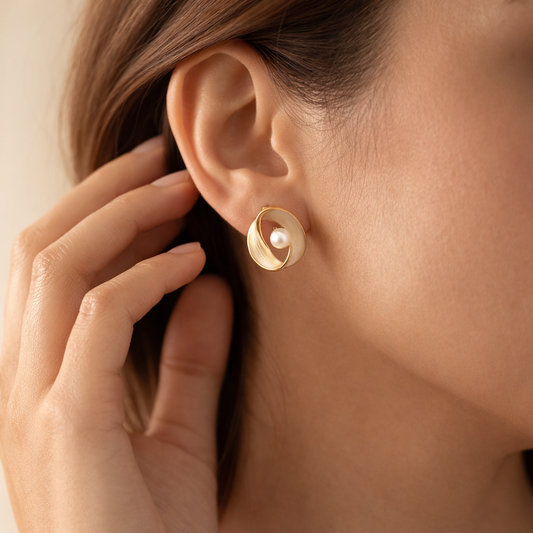 Minimal Pearl Stud